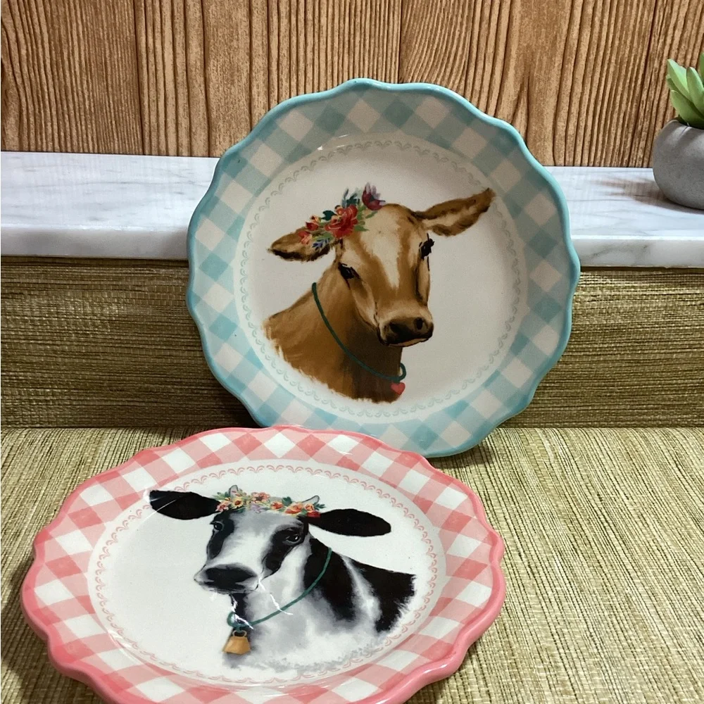 New The Pioneer Woman Cream Scalloped Plate with Cows